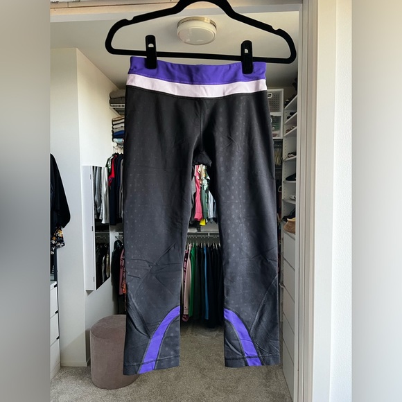 Lululemon Run: Inspire Crop II - size 6 - Picture 3 of 5